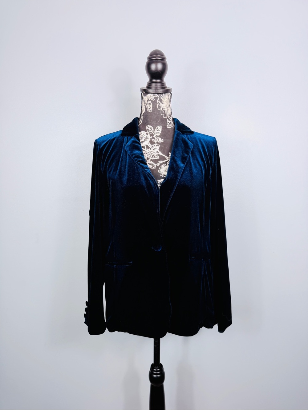 Tahari deep navy blue velvet lined long sleeve collared blazer size large